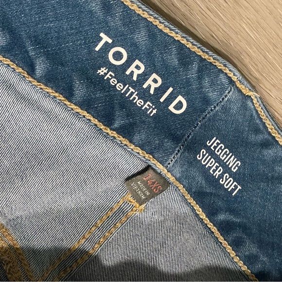 Torrid Super Soft Jegging Jeans with Frayed Hem - Picture 6 of 6